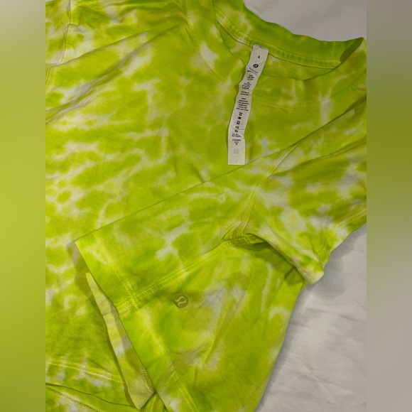 LULULEMON All Yours Cropped T-Shirt, Marmoleado Tie Dye Eccentric Lime
Size 4 - Picture 6 of 7
